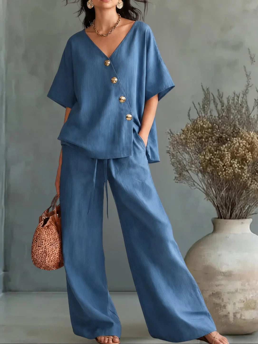 Greta | Conjunto de Camisa Abotonada con Cuello en V