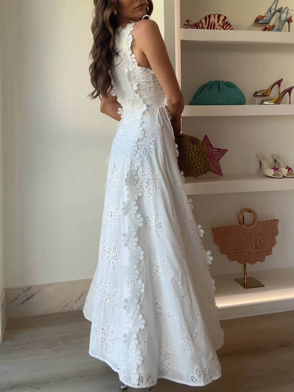 VESTIDO LARGO CON ENCAJE Y CORDONES