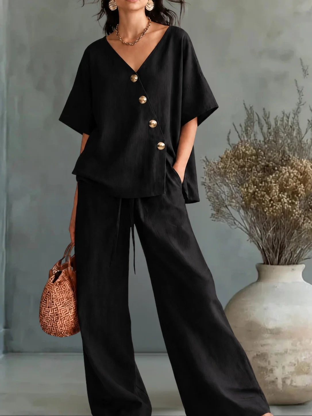 Greta | Conjunto de Camisa Abotonada con Cuello en V