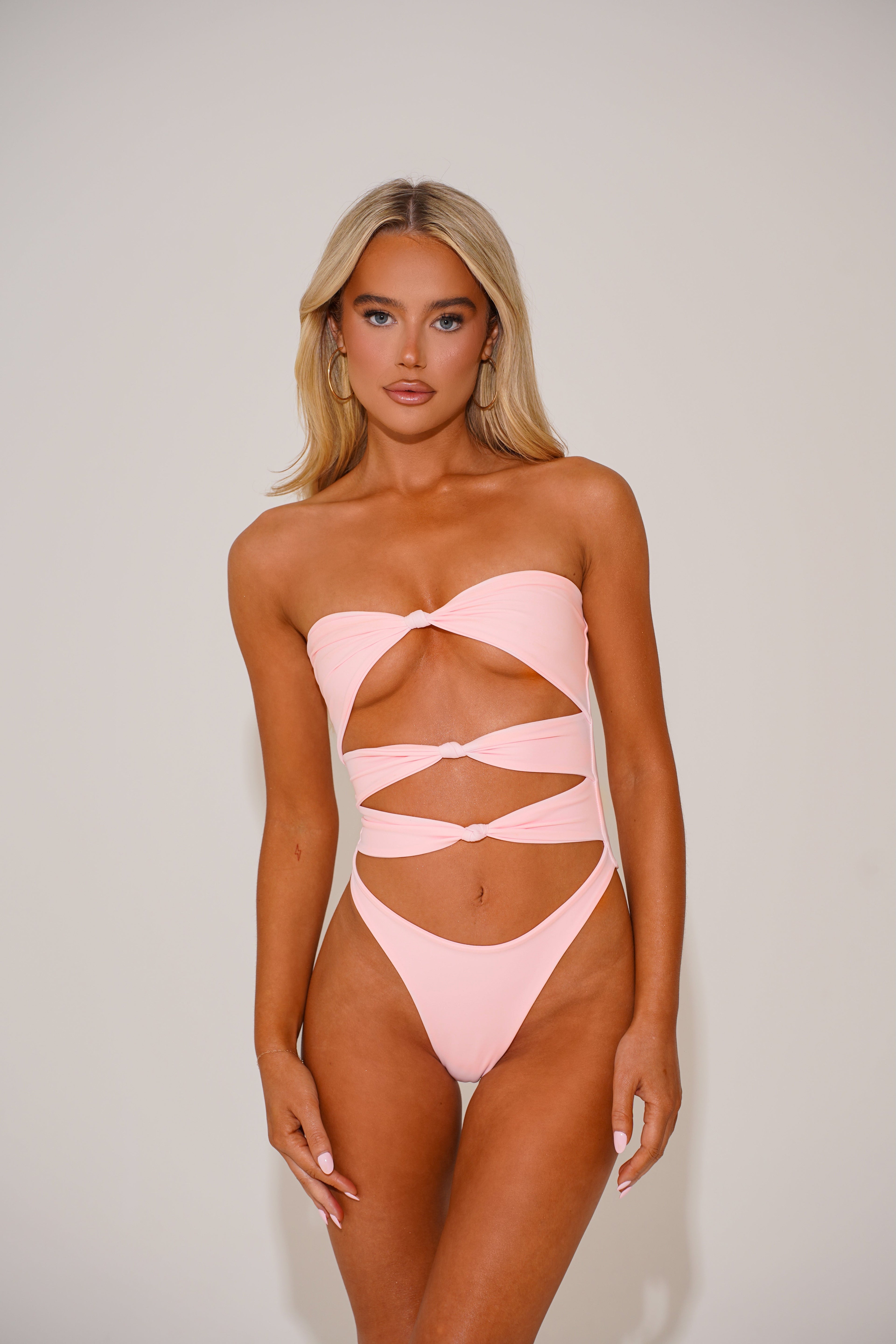 TRAJE DE BAÑO CON NUDO