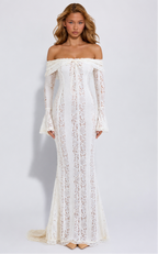 Vestido Largo de Encaje Etéreo
