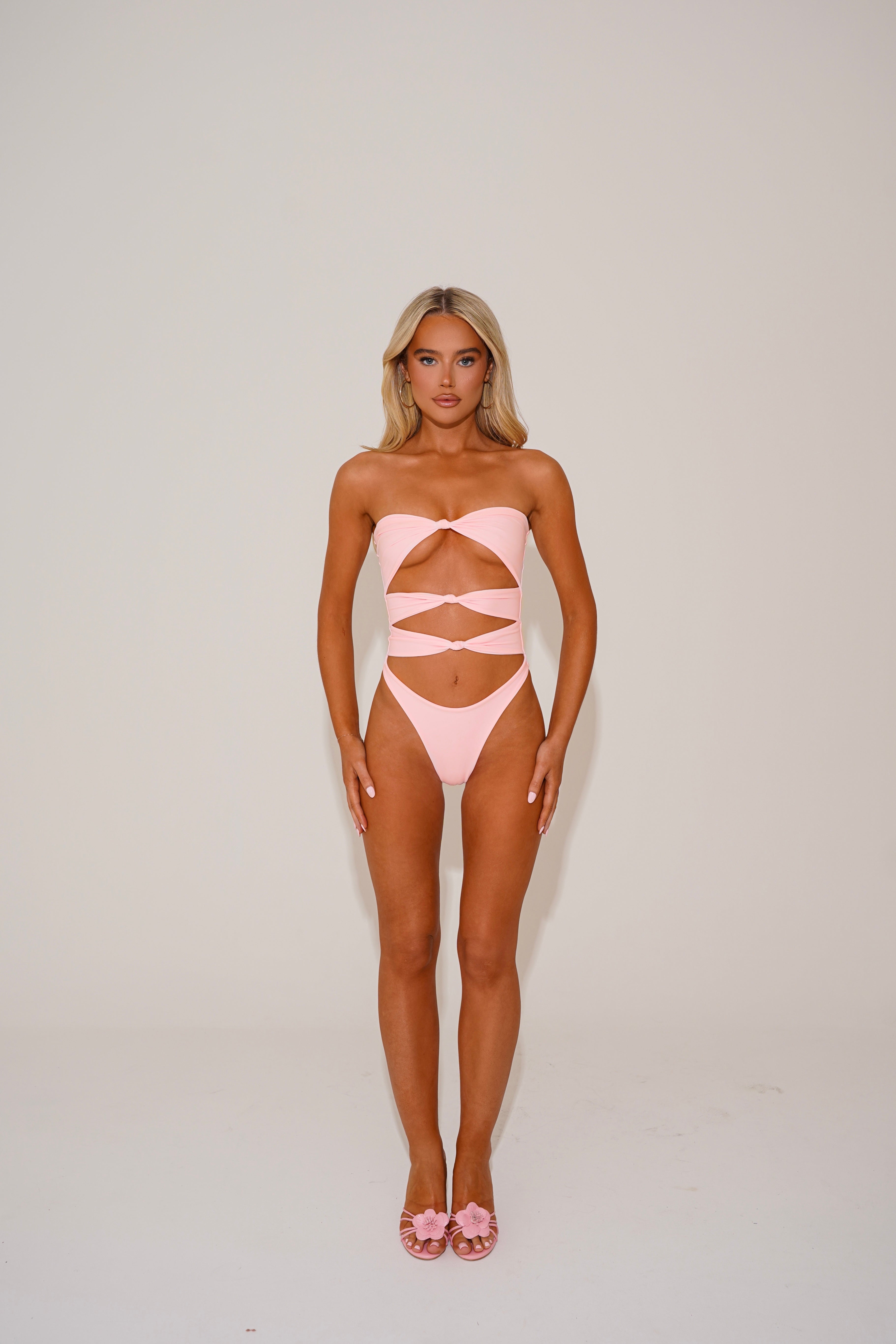 TRAJE DE BAÑO CON NUDO