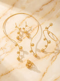 Conjunto de pendiente, collar, anillo y pulsera