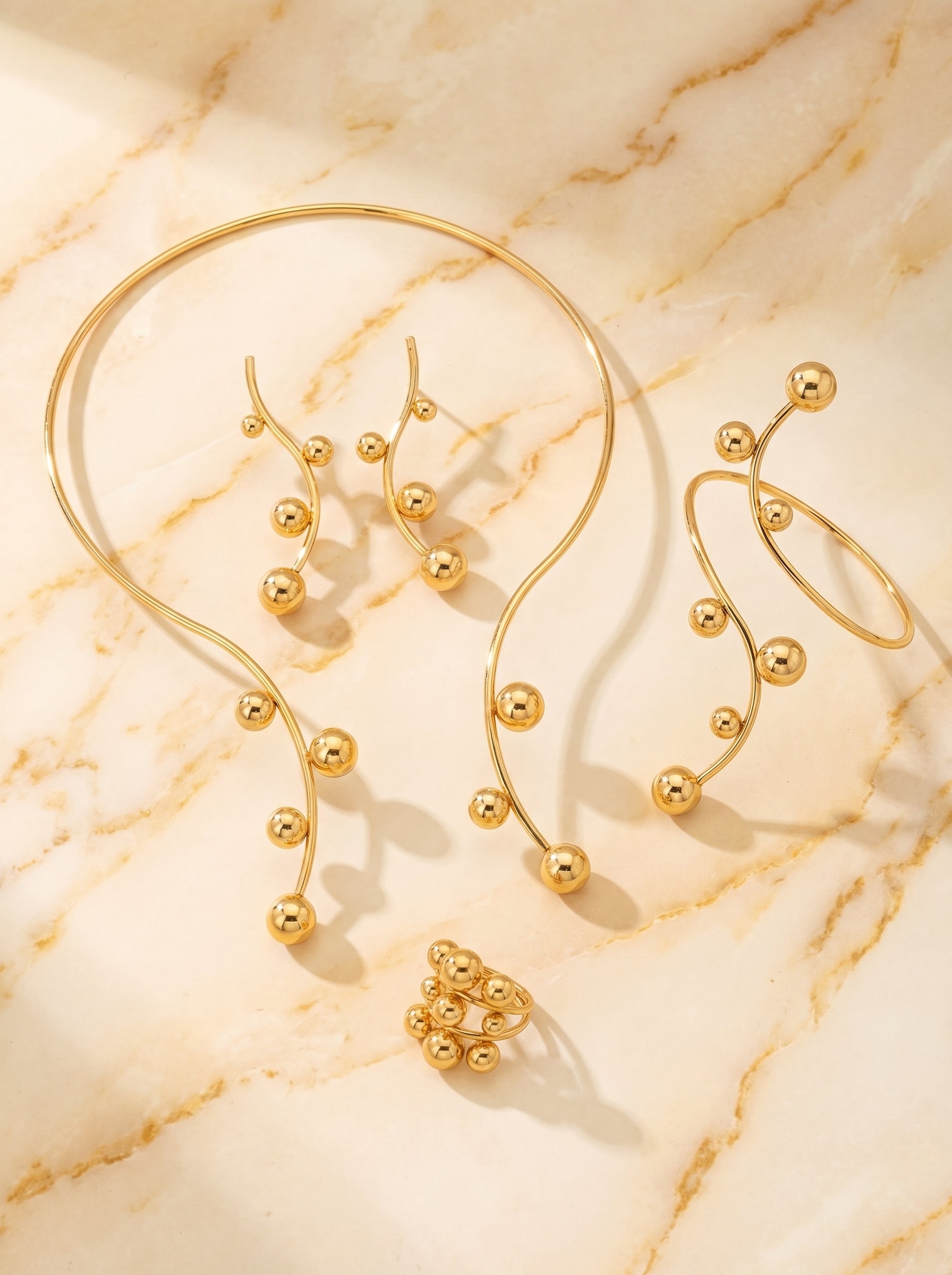 Conjunto de pendiente, collar, anillo y pulsera